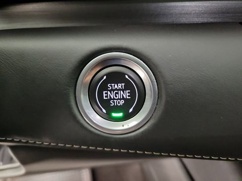 Certified 2022 Cadillac Escalade ESV Premium Luxury Platinum AWD/4WD image 30