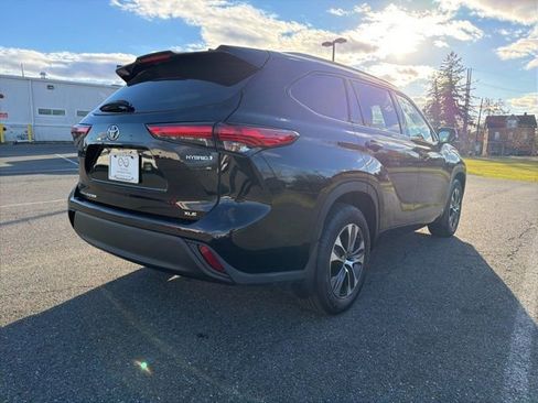 Used 2022 Toyota Highlander XLE image 9
