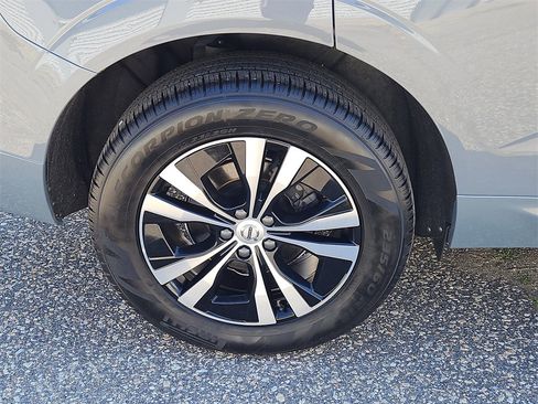 Used 2023 Volvo XC60 B5 Core image 9