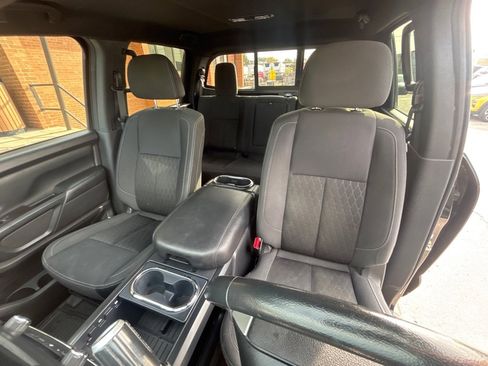 Used 2019 Nissan Titan SV w/ SV Convenience Package image 15