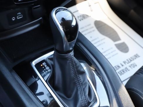 Used 2020 Nissan Rogue SV image 28