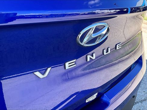 Used 2024 Hyundai Venue Limited FWD image 29