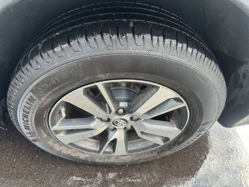 Used 2018 Toyota RAV4 XLE image 7