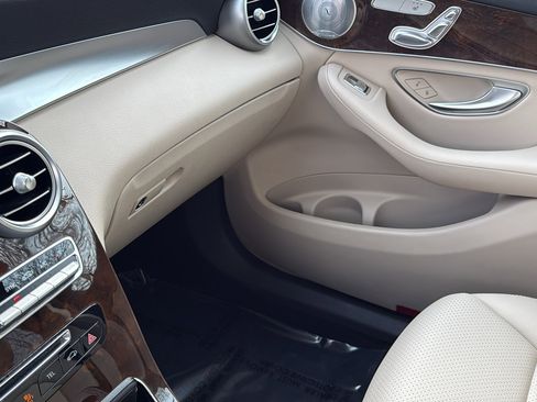 Used 2017 Mercedes-Benz GLC 300 4MATIC image 25