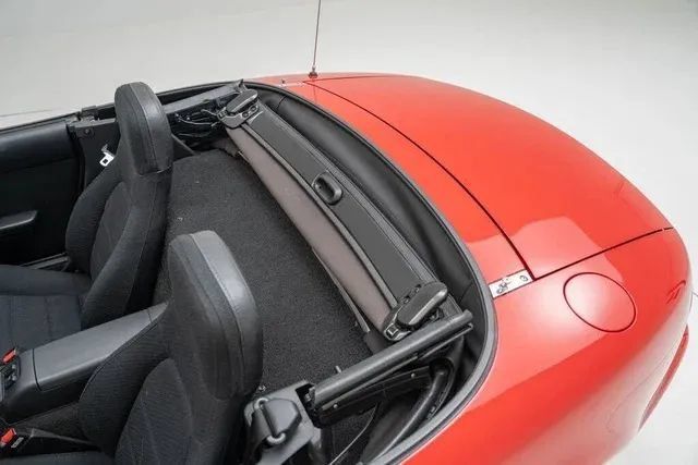 Used 1990 MAZDA MX-5 Miata RWD image 16