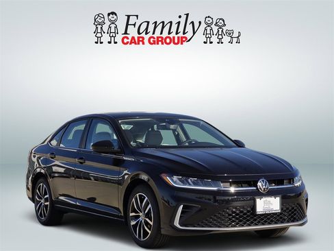 New 2026 Volkswagen Jetta SE image 2