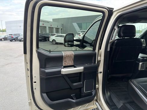 Used 2017 Ford F250 Lariat w/ Lariat Value Package AWD/4WD image 7