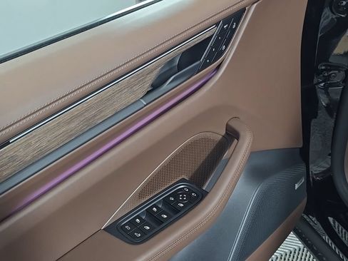 Certified 2026 Porsche Macan 4 Electric AWD/4WD image 17