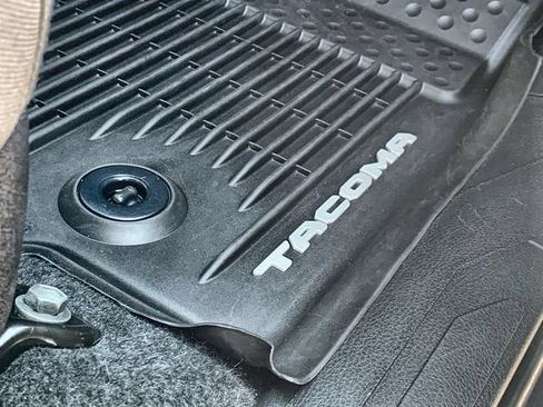 Used 2019 Toyota Tacoma TRD Sport AWD/4WD image 14