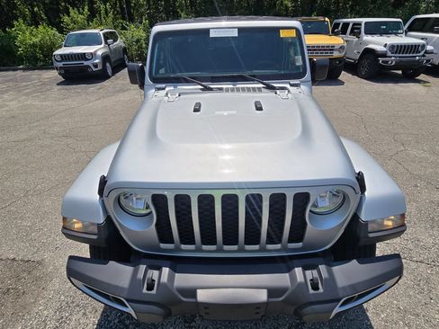Used 2023 Jeep Gladiator Sport AWD/4WD image 13