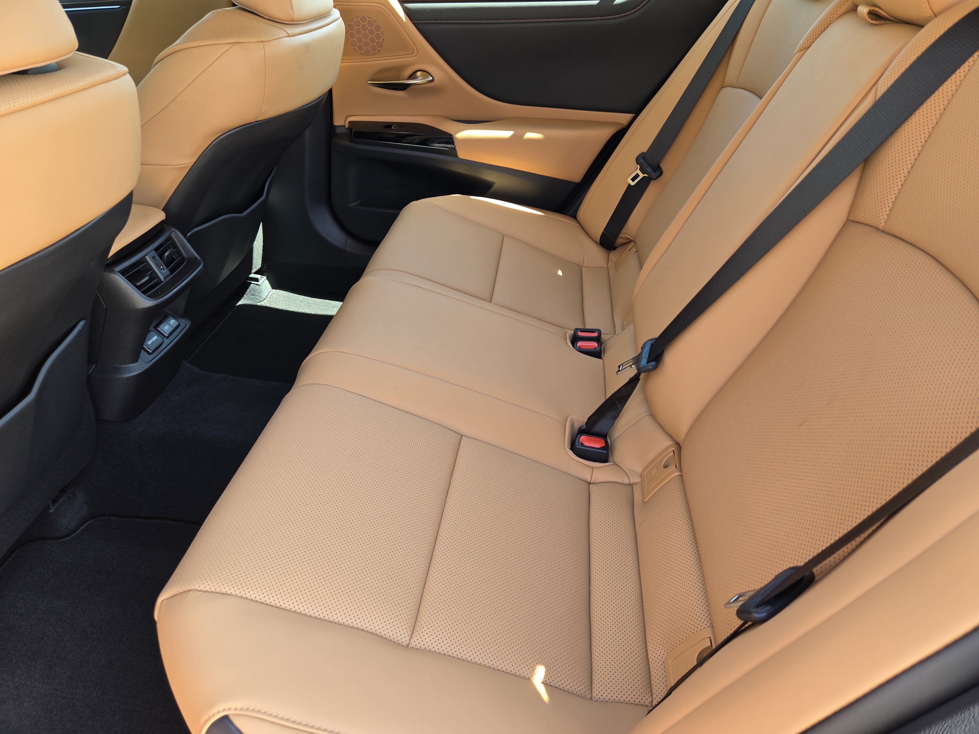 Used 2025 Lexus ES 300h w/ Premium Package FWD image 40