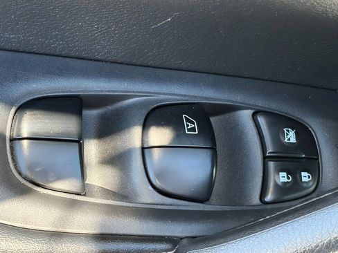 Used 2019 Nissan Rogue Sport S image 15