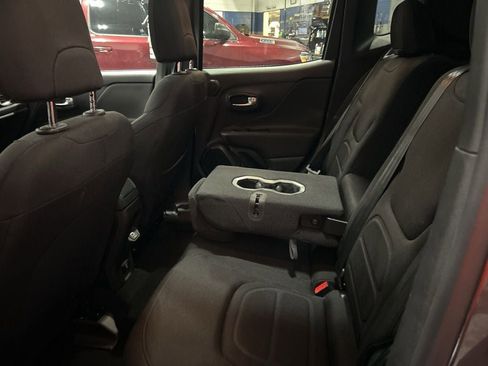 Used 2022 Jeep Renegade Latitude w/ Sun/Sound Group image 21