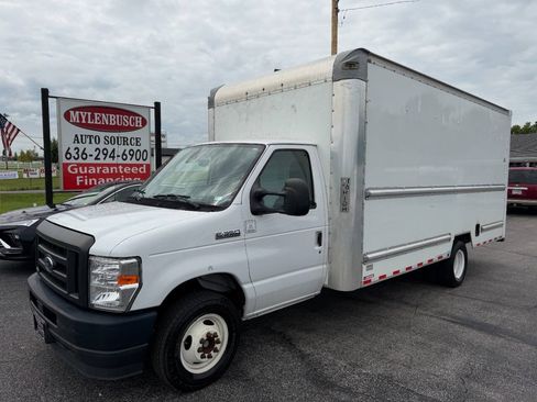 Used 2022 Ford E-350 and Econoline 350 Super Duty RWD image 2