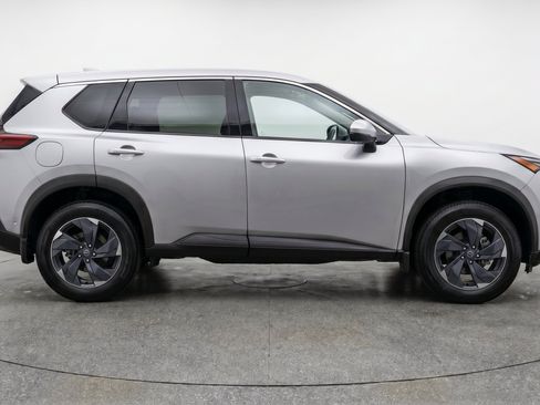 Used 2025 Nissan Rogue SV FWD image 11