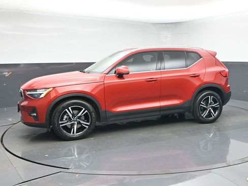 Used 2023 Volvo XC40 B5 Plus w/ Driver Assist Package image 4