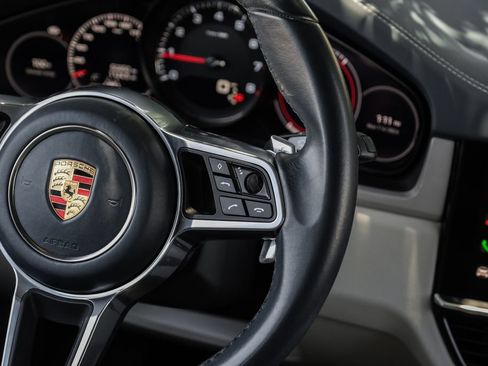 Used 2023 Porsche Cayenne S Platinum AWD/4WD image 28