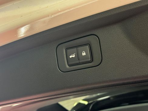 Used 2025 Nissan Armada Platinum AWD/4WD image 19