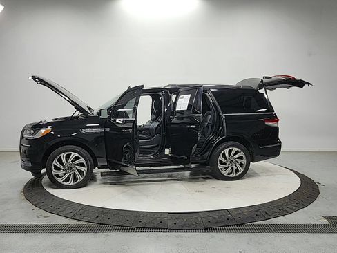 Used 2024 Lincoln Navigator Reserve AWD/4WD image 12