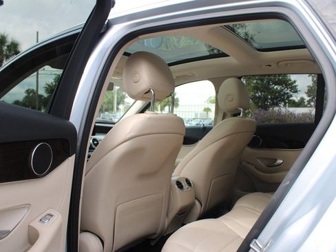 Certified 2022 Mercedes-Benz GLC 300 w/ Premium Package Lite image 25