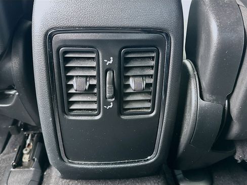 Used 2019 Jeep Grand Cherokee Laredo image 16