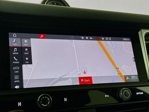 Certified 2023 Porsche Macan AWD/4WD image 17