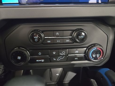 Used 2024 Ford Bronco Black Diamond image 16