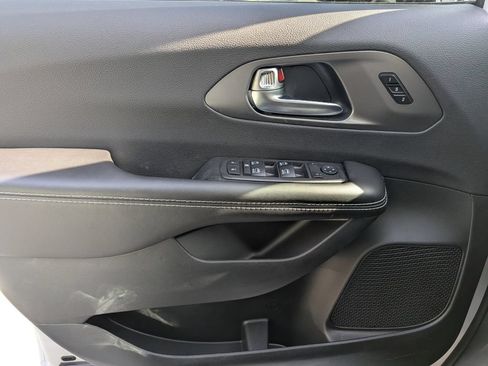 New 2026 Chrysler Pacifica Select w/ S Appearance Package FWD image 16