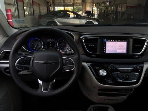 Used 2024 Chrysler Voyager LX FWD image 15