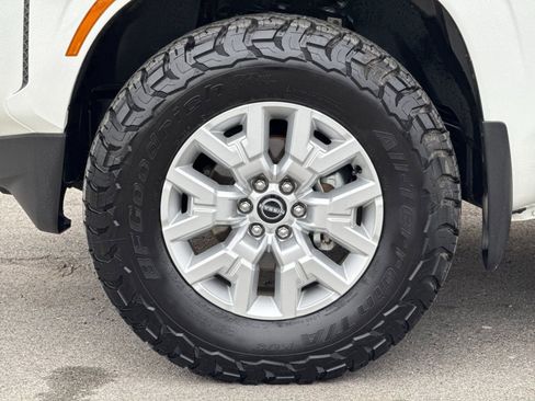 Used 2024 Nissan Frontier SV w/ SV Convenience Package image 29