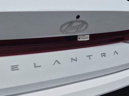 Used 2024 Hyundai Elantra SEL FWD image 20