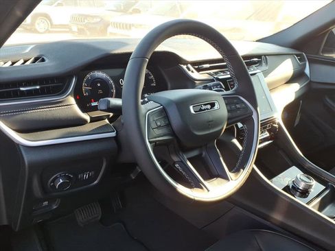 New 2025 Jeep Grand Cherokee L Altitude image 9