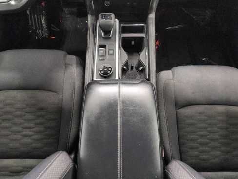 Used 2022 Nissan Pathfinder SV AWD/4WD image 16