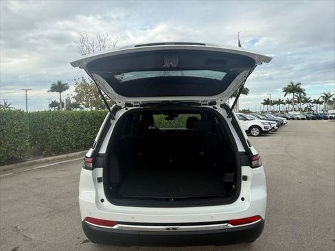 Certified 2025 Jeep Grand Cherokee Laredo image 37