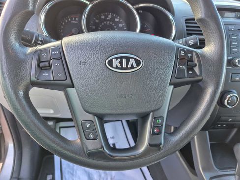 Used 2013 Kia Sorento LX w/ Convenience Pkg image 14