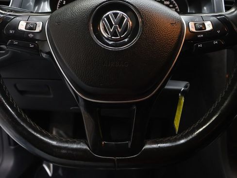 Used 2019 Volkswagen Golf S AWD/4WD image 18