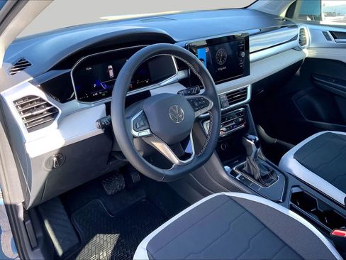 New 2026 Volkswagen Taos SE FWD image 8
