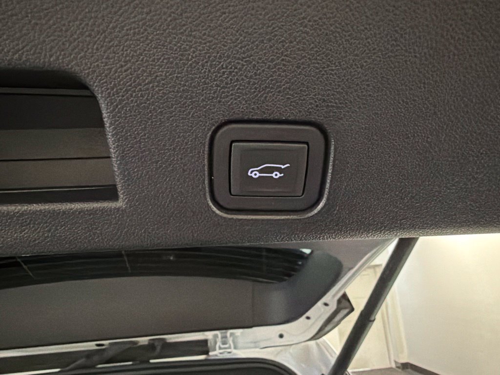 Used 2024 Chevrolet Traverse Z71 AWD/4WD image 39