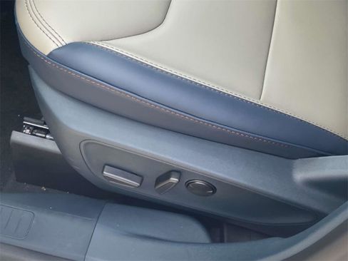 New 2025 Ford Maverick Lariat image 16