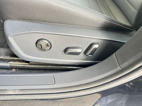 Used 2025 Volkswagen Jetta SE image 29