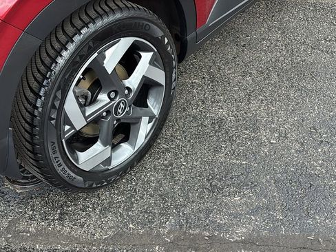 Used 2023 Hyundai Venue Limited image 8