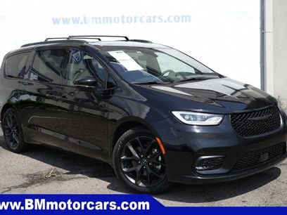 Used 2025 Chrysler Pacifica Limited