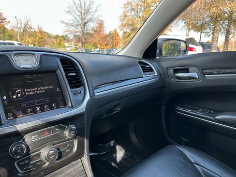 Used 2016 Chrysler 300 Limited image 24