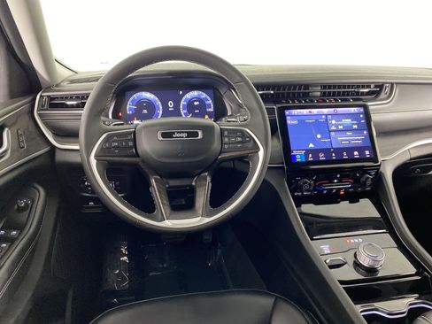 Used 2023 Jeep Grand Cherokee Limited w/ Black Appearance Package AWD/4WD image 20