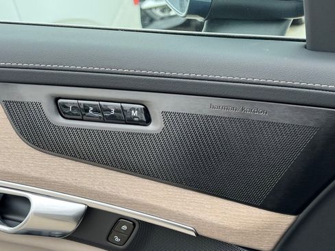 New 2026 Volvo XC90 B6 Plus w/ Protection Package Premier image 29