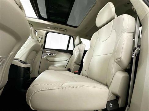 Used 2025 Volvo XC90 T8 Ultra w/ Lounge Package image 10