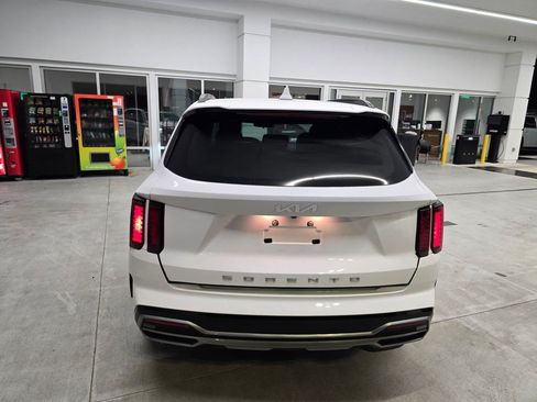 Used 2022 Kia Sorento S w/ Panoramic Sunroof Package FWD image 5
