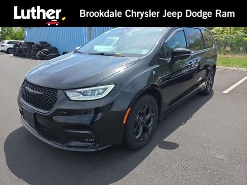Used 2023 Chrysler Pacifica Limited w/ S Appearance Package FWD image 1