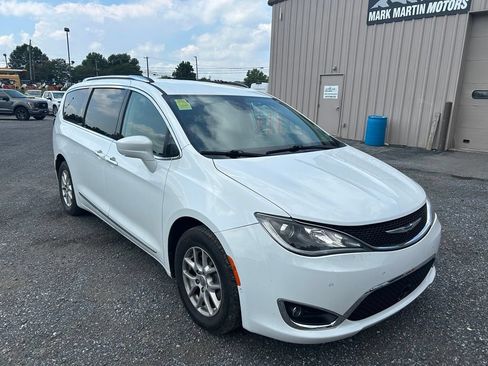 Used 2020 Chrysler Pacifica Touring-L w/ Advanced Safetytec Group FWD image 15