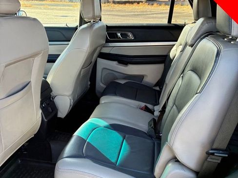 Used 2018 Ford Explorer XLT image 9